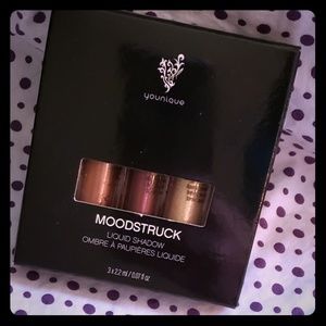 Younique- Moodstruck Liquid Shadow